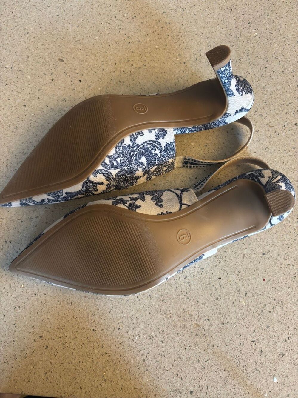 A new day, blue and white kitten heels - Picture 5 of 6